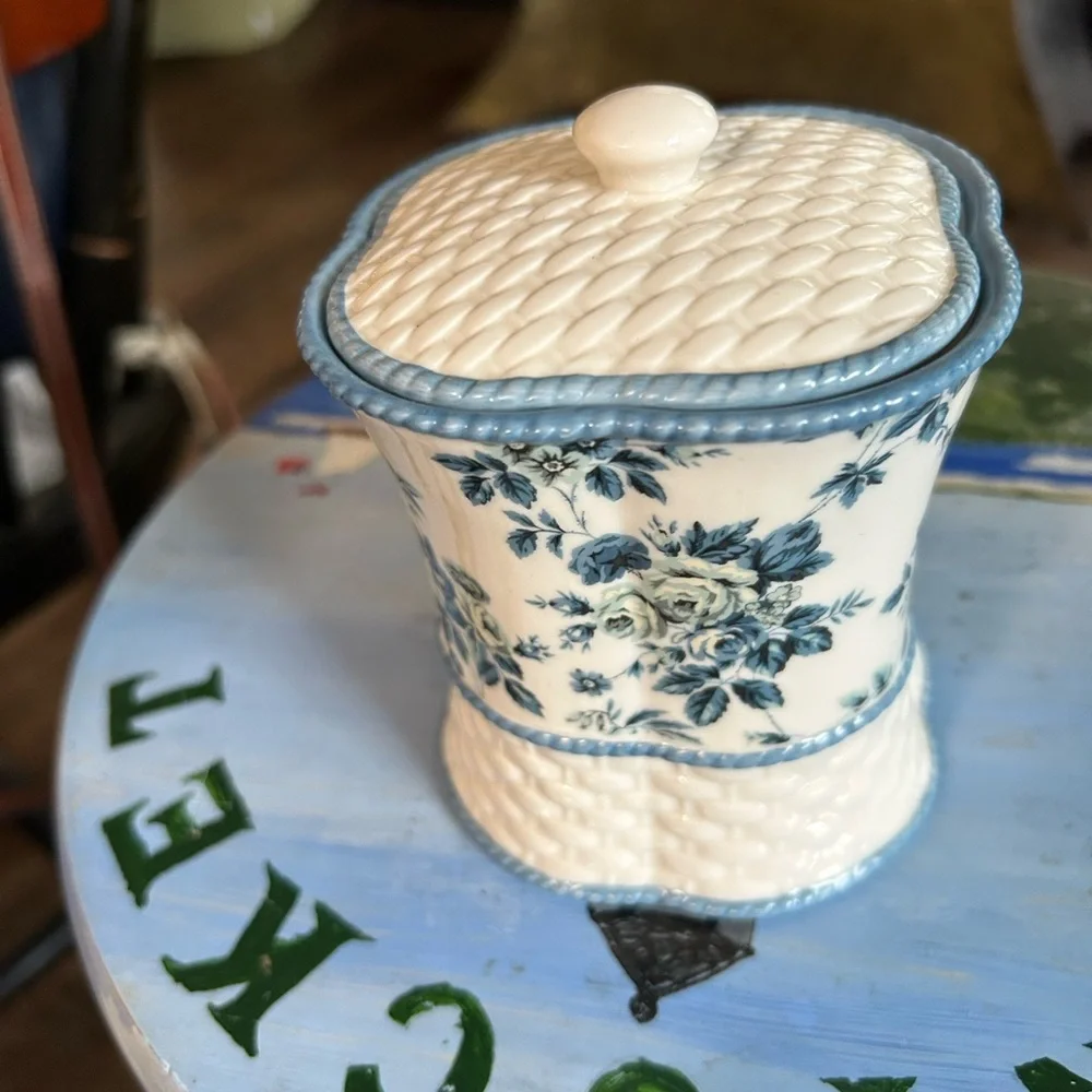 Waverly Garden Room Newport Blue Florals white Basketweave Bath Vanity Jar/ lid